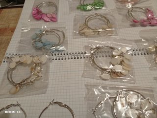 Lote de 24 pares de pendientes