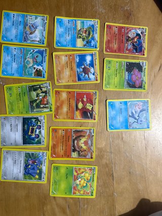Lote de 12 Cartas Pokémon Cada carta 5 euros