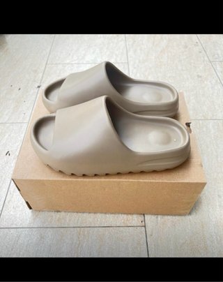 Chanclas Yeezy Negras