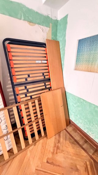 Cama de madera con somier