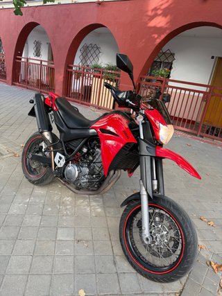 Yamaha XT 660 Supermoto Roja