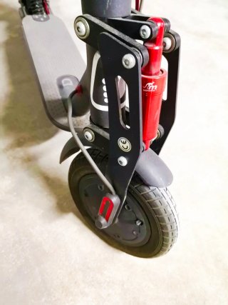 Patinete Eléctrico Negro y Rojo