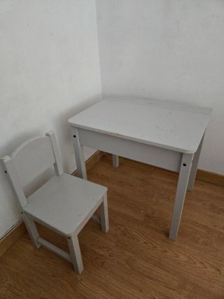 Escritorio y silla infantil