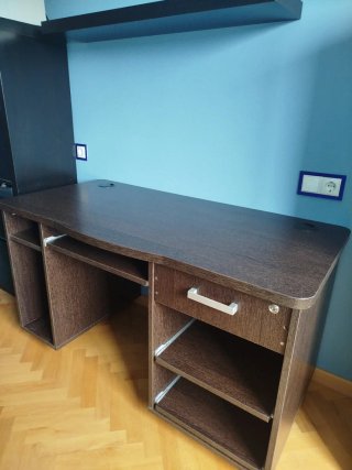 Mesa de escritorio de madera
