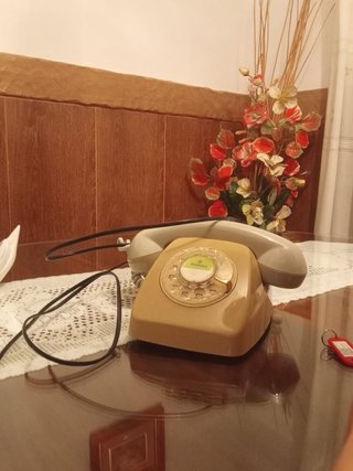 Teléfono antiguo Telefonica beige