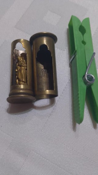 Figura de Virgen Antigua en Estuche Metálico