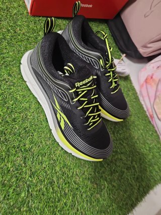 Reebok talla 40 negro y amarillo