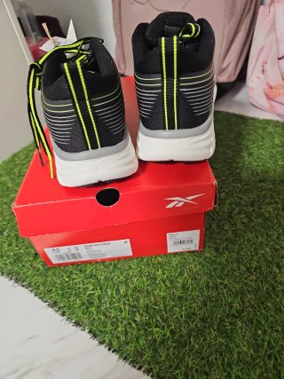 Reebok talla 40 negro y amarillo