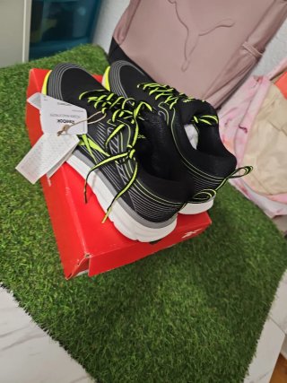Reebok talla 40 negro y amarillo