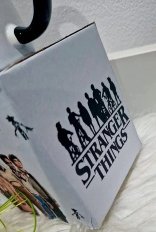 Caneca Stranger Things