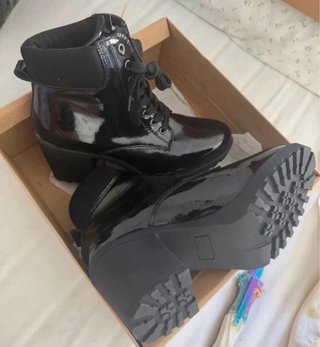 Botas de tacón negras charol