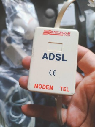 Lotto vecchi cavi telefonici, adattatori, prese