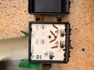 Mezclador Señal Antena Mástil Modelo MMU 1270