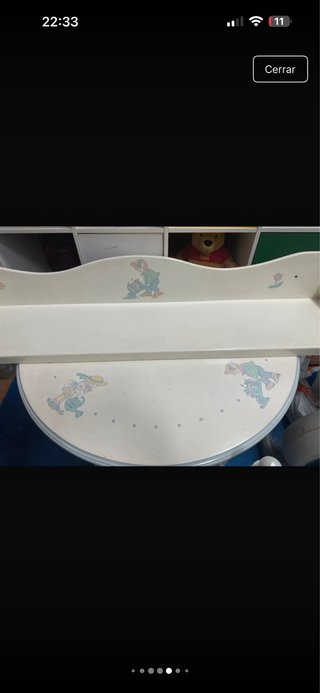 Conjunto mesa + 2 sillas infantiles + estantería