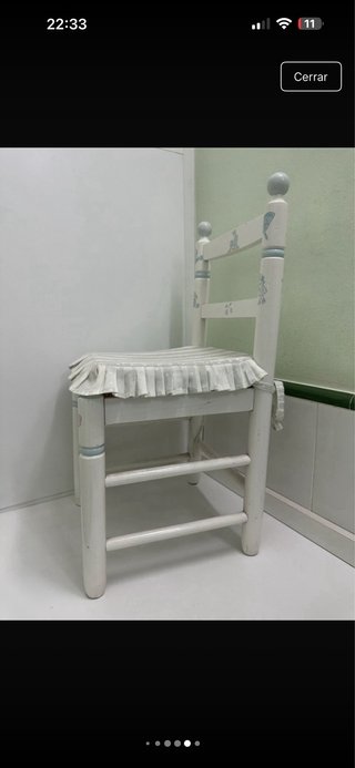 Conjunto mesa + 2 sillas infantiles + estantería
