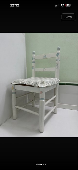 Conjunto mesa + 2 sillas infantiles + estantería