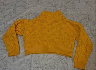 Jersey de punto grueso amarillo