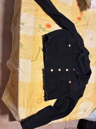 Chaqueta tejana negra crop