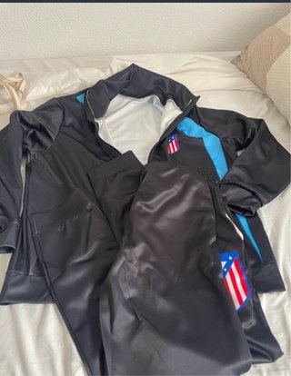 Chándal con escudo Atlético sin estrenar
