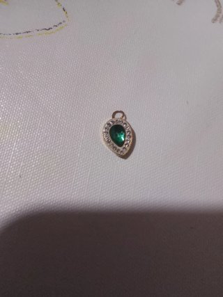 Colgante lágrima esmeralda y diamantes oro