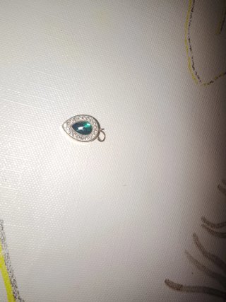 Colgante lágrima esmeralda y diamantes oro