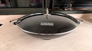 Wok Bodum de Hierro Fundido