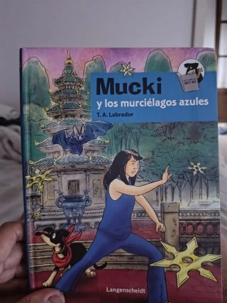 Mucki y los murciélagos azules