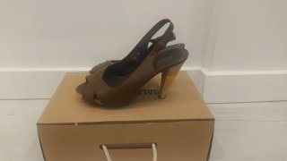 Zapatos de tacón abiertos marrones talla 41
