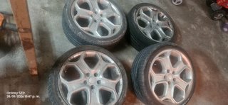 Llantas 225/40 ZR 18 Ford Focus MK2 1 con una raja
