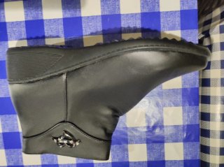 Botines negros con detalle de corazón