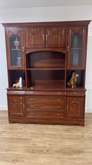 Mobile in legno con vetrine
