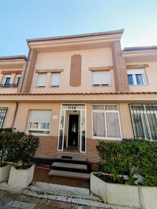 Casa adosada en venta en Polígono - Carrefour en Ávila