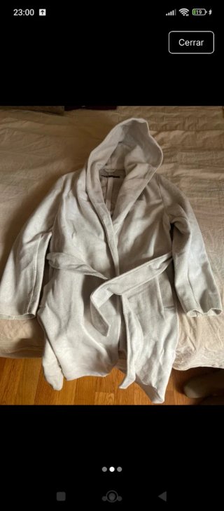 Abrigo Zara con capucha gris