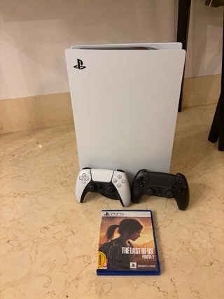 PS5 Lector 825GB + 2 Mandos + The Last of Us I