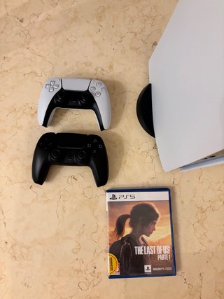 PS5 Lector 825GB + 2 Mandos + The Last of Us I