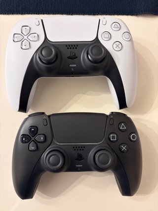 PS5 Lector 825GB + 2 Mandos + The Last of Us I
