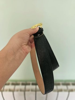 Cinturón Gucci Negro y Dorado Hebilla GG