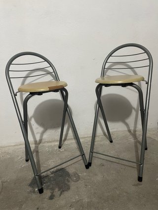 Set de dos taburetes de cocina plegables