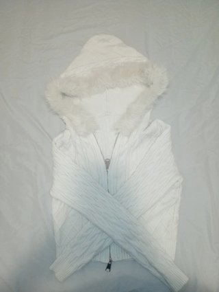 Chaqueta de punto con capucha y pelo