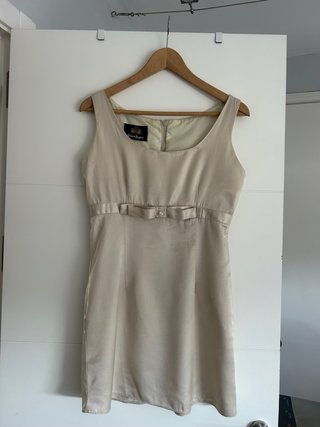 Vestido corto de fiesta beige