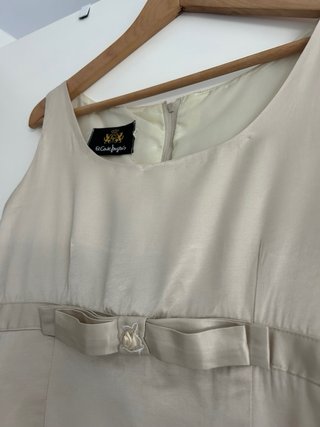 Vestido corto de fiesta beige