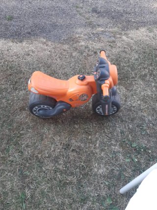 Moto de plástico para niños
