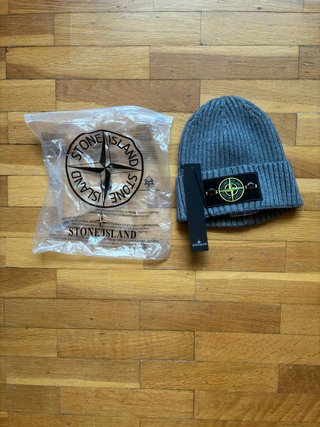 Gorro Stone Island Gris