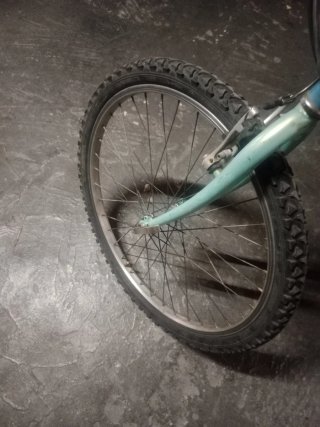 Bicicleta de montaña azul