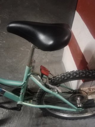 Bicicleta de montaña azul