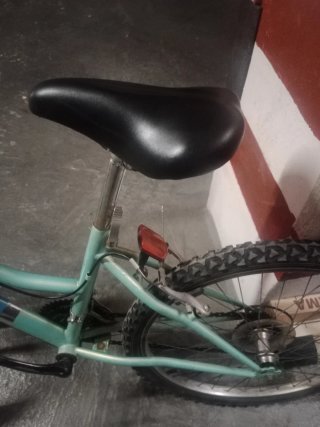 Bicicleta de montaña azul