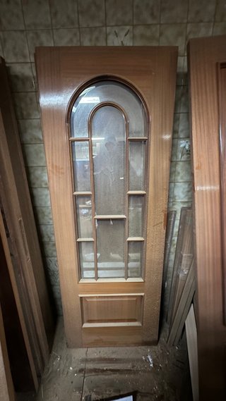Puerta de interior de madera y alguna blindada