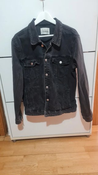 Cazadora vaquera Pull&Bear negra