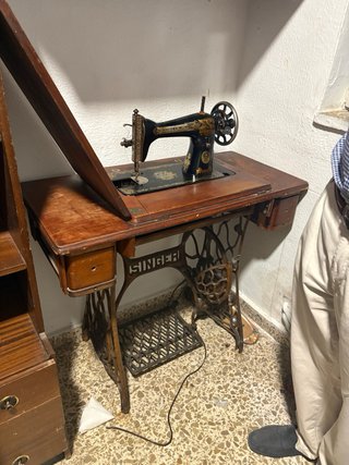 Máquina de coser antigua SINGER