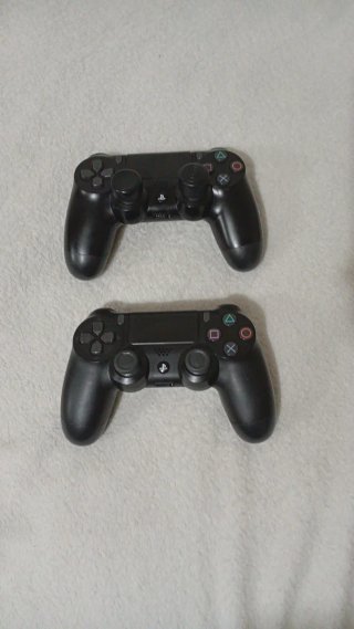 PS4 Slim 1TB + 2 Mandos + Accesorios